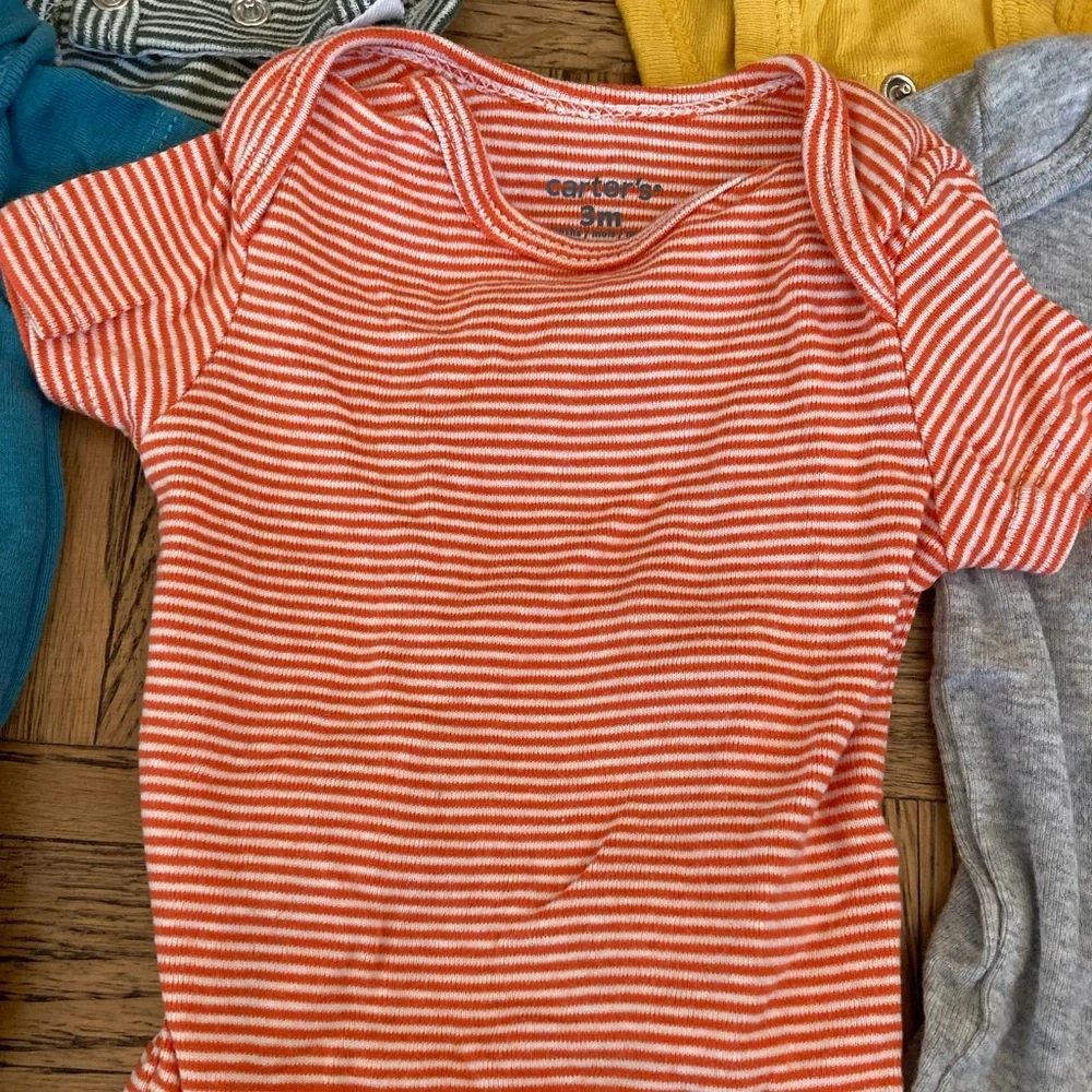 Carter's Short Sleeve Onesies 0-3 months